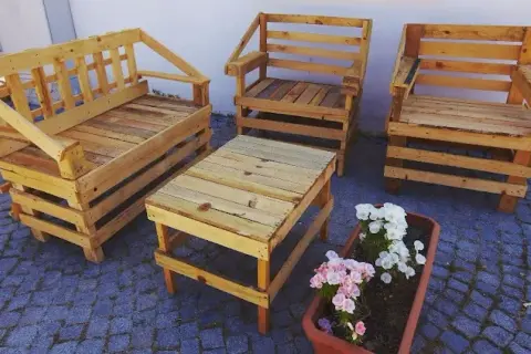 Zestaw ogrodowy z palet jak zrobić - tanio i łatwo w 5 krokach