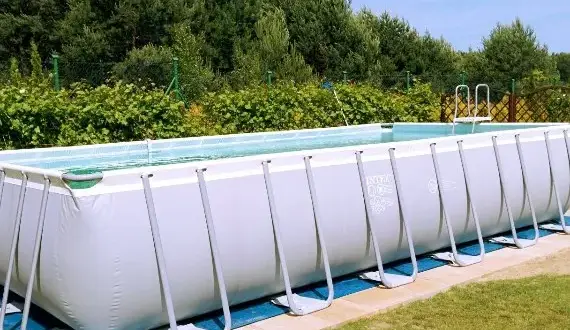 Ile kosztuje basen ogrodowy? Sprawdź ceny i ukryte wydatki